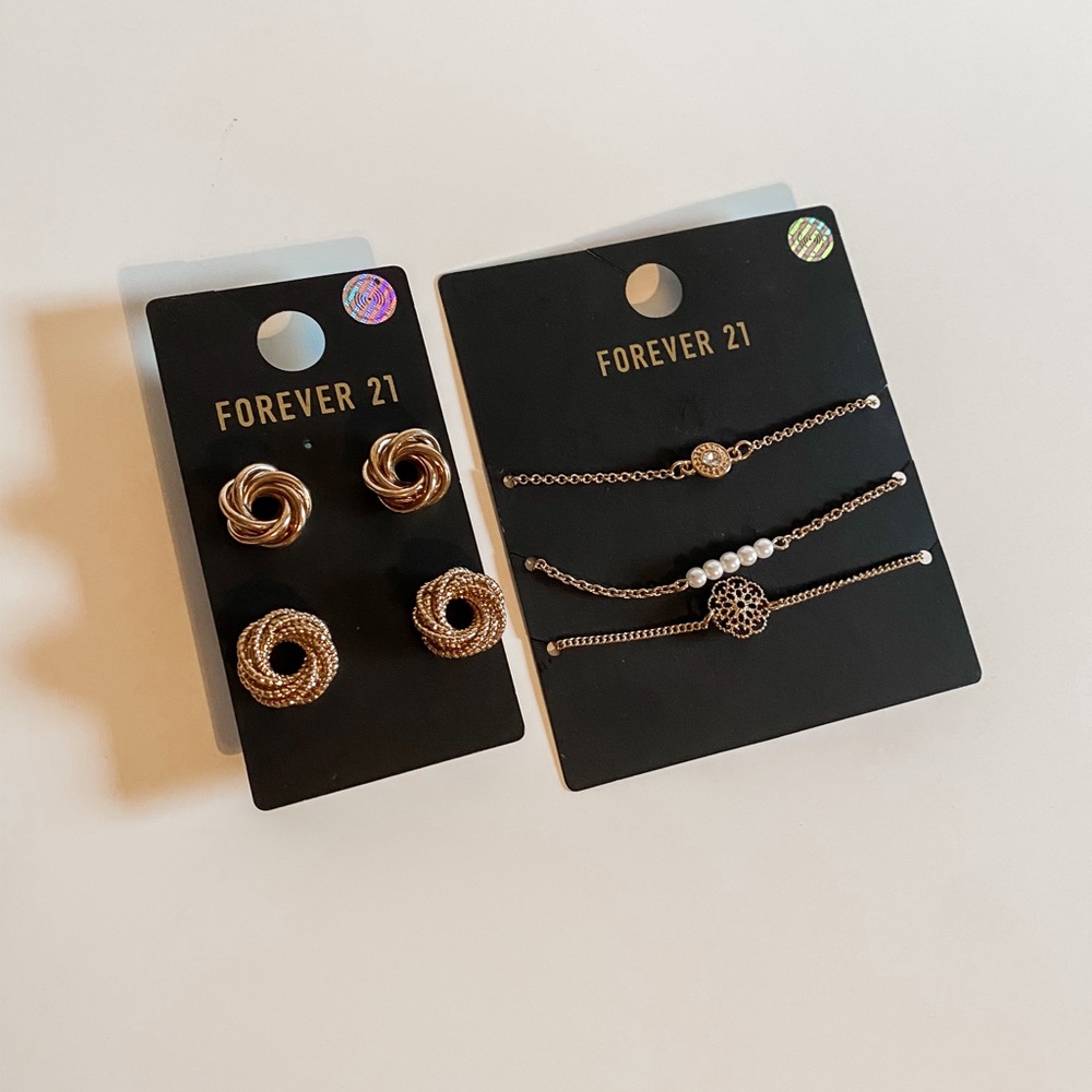 NWT Forever 21 Gold Earring Set and Bracelet Set